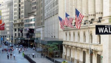 US stocks close higher as investors shake off recession concerns